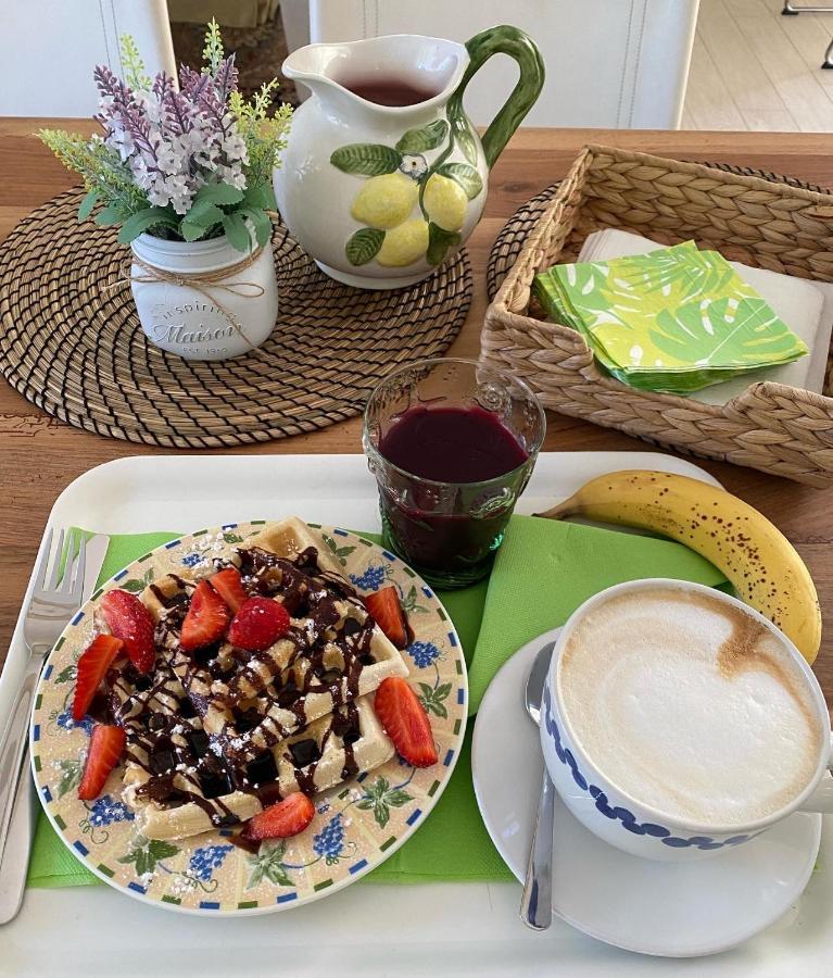 Bellaisa Bed & Breakfast Камайоре Екстериор снимка